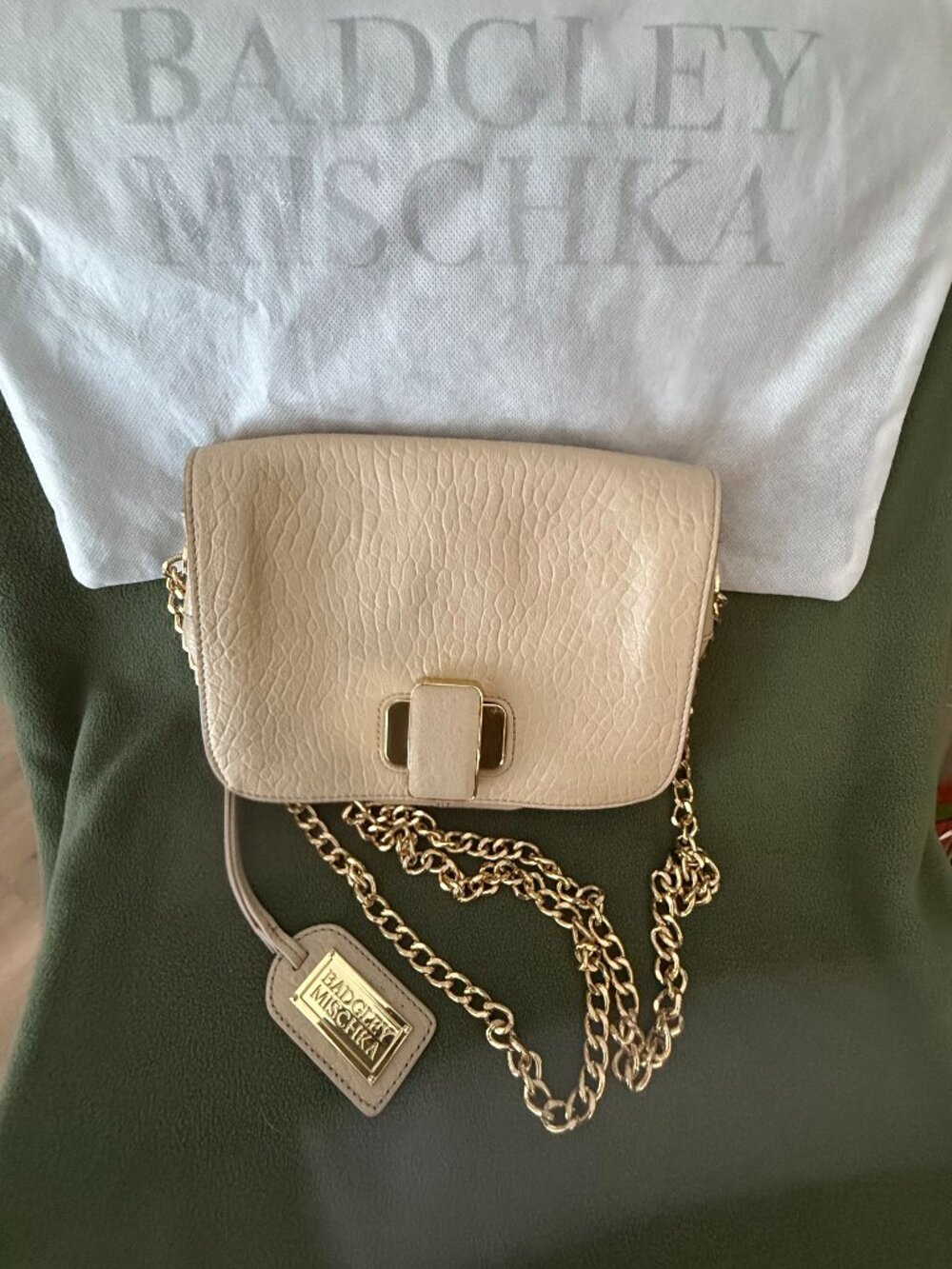 Badgley Mishka Cream Leather Shoulder bag with goldtone chain